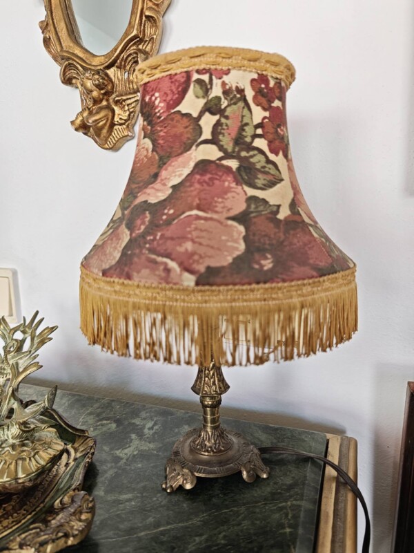 Starožitná mosadzná stolová lampa