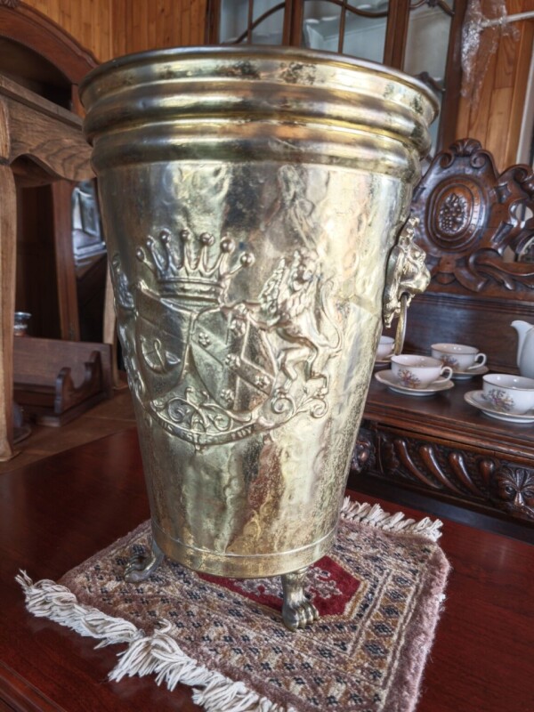 Mosadzný stojan na dáždniky