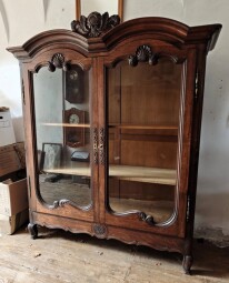 Knižnica, vitrína, skriňa