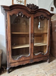 Knižnica, vitrína, skriňa