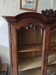 Knižnica, vitrína, skriňa