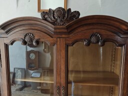 Knižnica, vitrína, skriňa