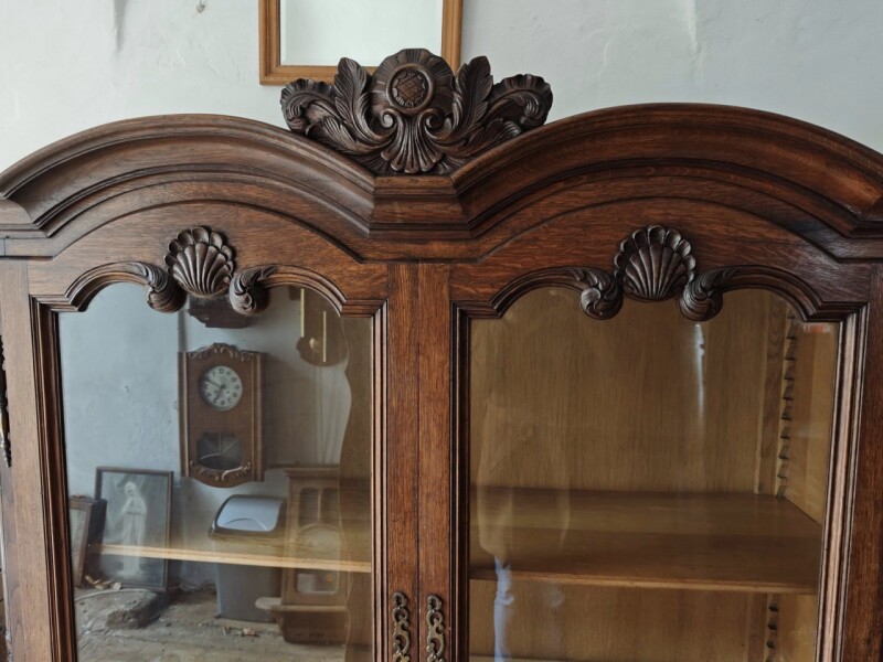 Knižnica, vitrína, skriňa