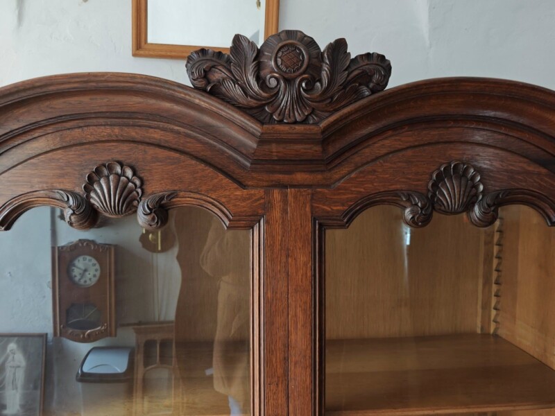 Knižnica, vitrína, skriňa