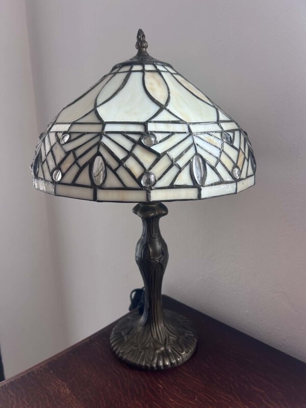 Starožitná stolová lampa v štýle Tiffany