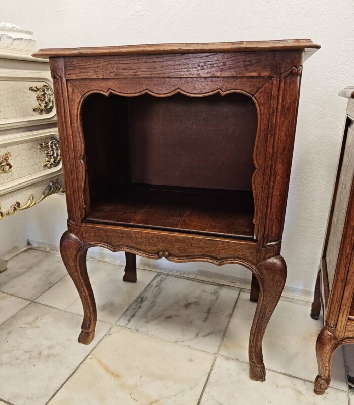 Stolík, skrinka, komodka