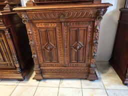 Kredenc, príborník