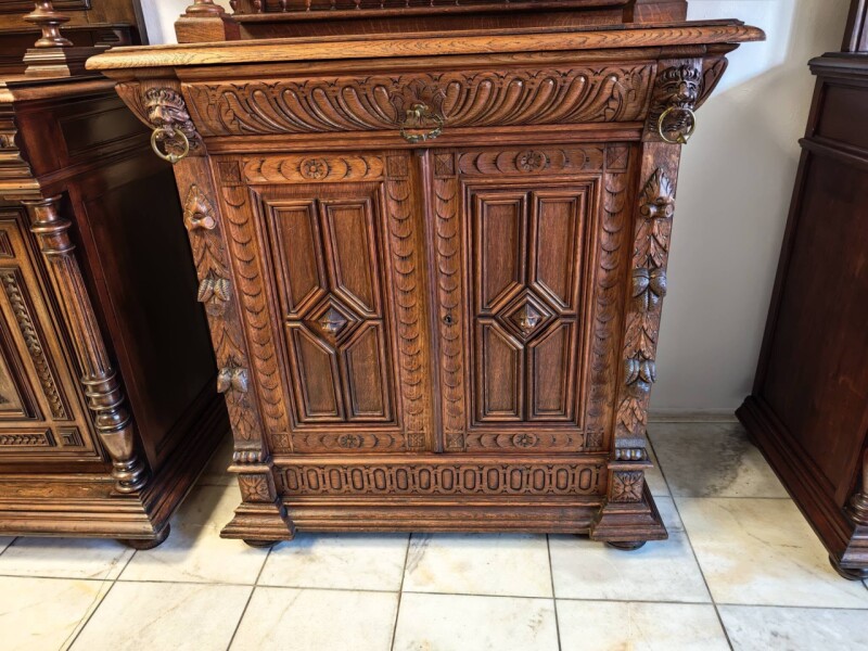 Kredenc, príborník