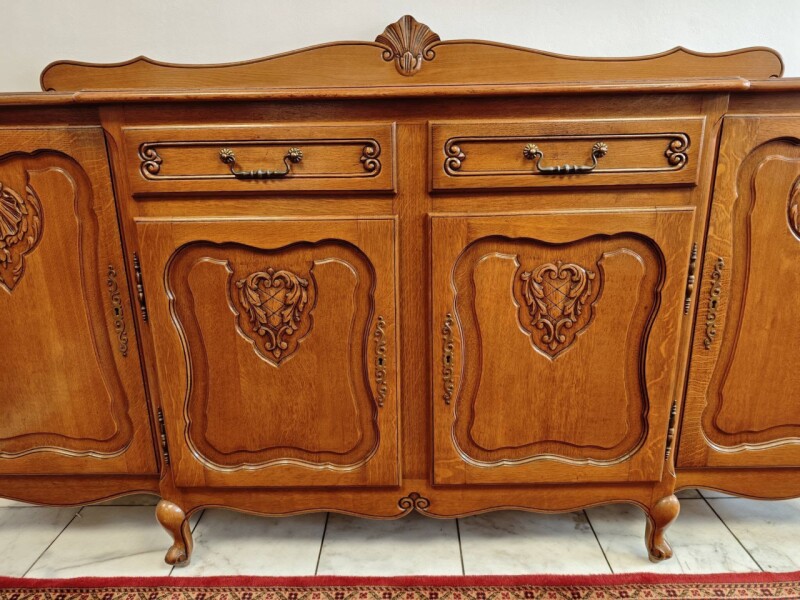 Komoda vyrezávaná
